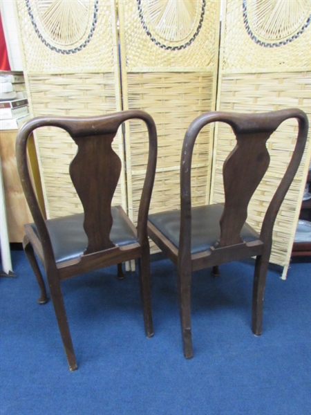 WOODEN DINING ROOM CHAIRS