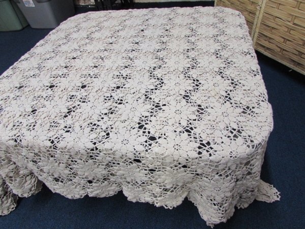 VINTAGE/ANTIQUE CROCHETED TABLECLOTH