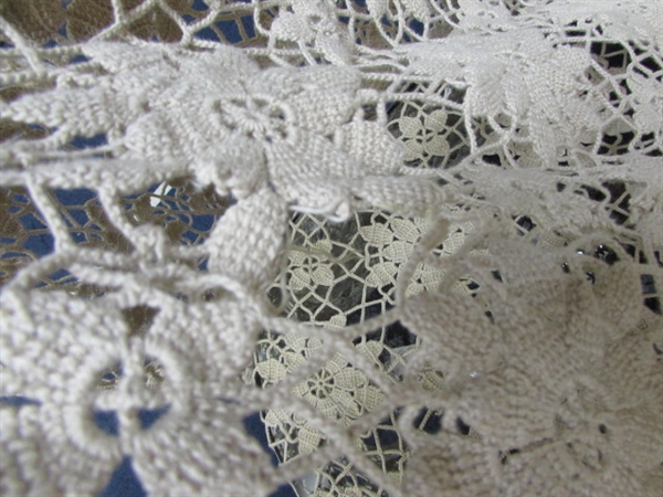 VINTAGE/ANTIQUE CROCHETED TABLECLOTH