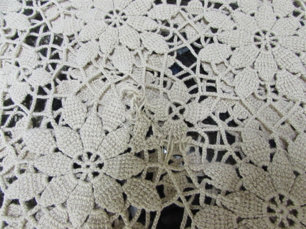 VINTAGE/ANTIQUE CROCHETED TABLECLOTH