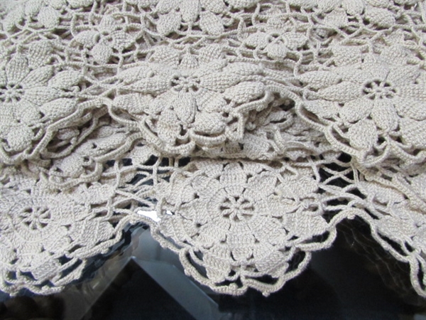 VINTAGE/ANTIQUE CROCHETED TABLECLOTH