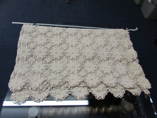 VINTAGE/ANTIQUE CROCHETED TABLECLOTH