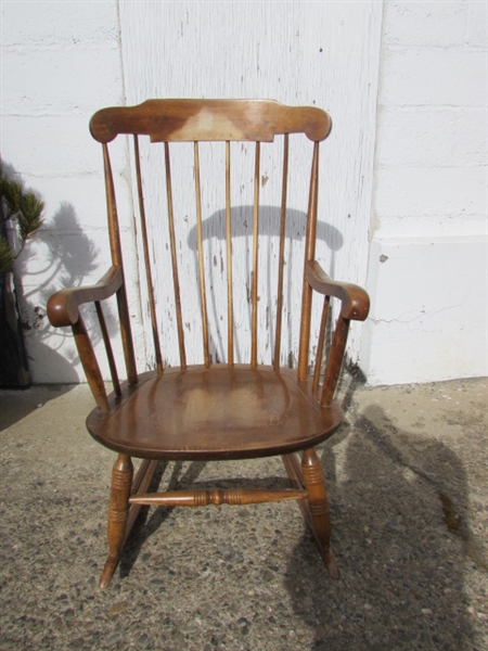 Lot Detail - VINTAGE WOOD ROCKING CHAIR