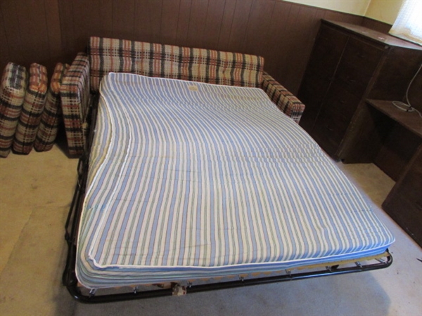 VINTAGE 1970'S HIDE-A-BED SOFA *LOCATED OFF-SITE #2*