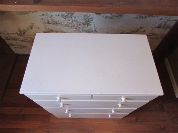SMALL VINTAGE WOOD 5 DRAWER DRESSER *LOCATED OFF-SITE #2*