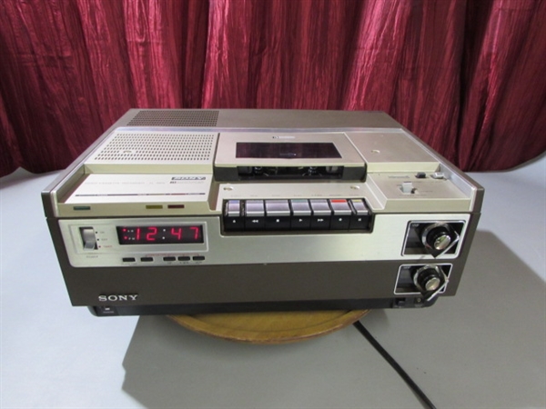 VINTAGE SONY BETAMAX VIDEO CASSETTE RECORDER