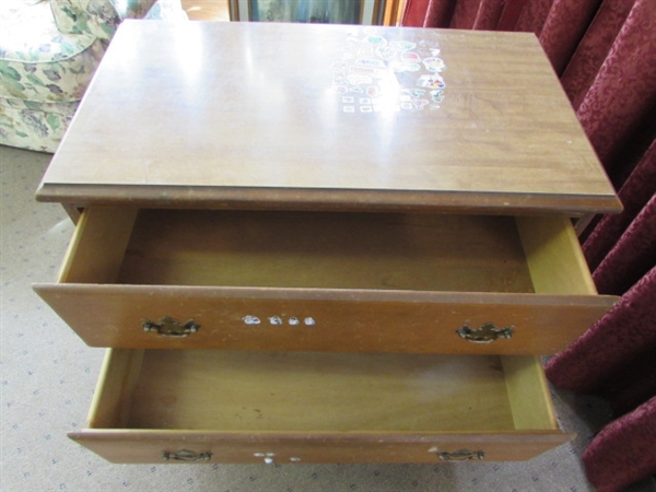 VINTAGE SOLID WOOD 4 DRAWER DRESSER WITH DOVETAIL DRAWERS