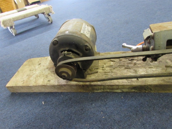 VINTAGE BEAVER PLANER