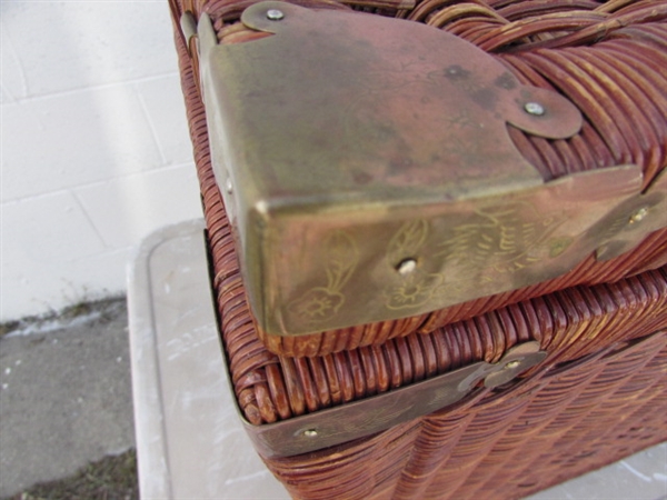 LARGE WICKER CHEST