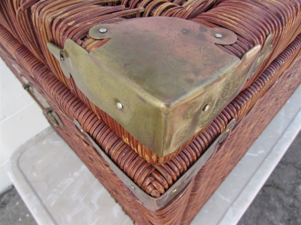 LARGE WICKER CHEST