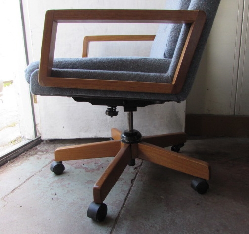 DESK CHAIR & FOLD UP CHAIR