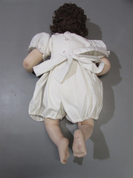 LE ASHTON DRAKE HEIRLOOM BABY GIRL DOLL BY Joan Ibarolle