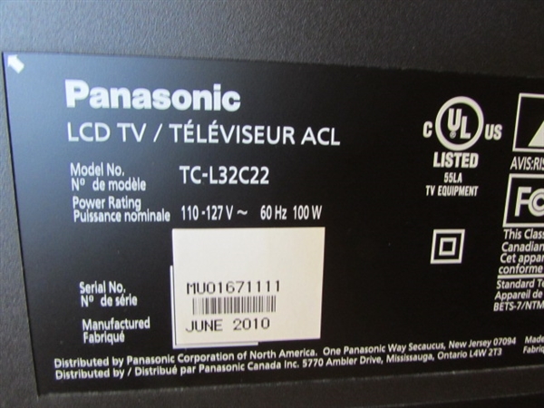 PANASONIC VIERA 32 FLAT SCREEN TV W/REMOTE