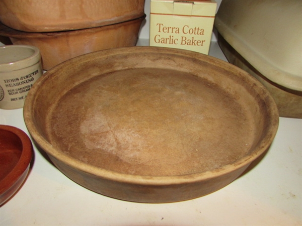 CLAY CHICKEN ROASTER, BREAD PAN WITH LID, PIE PLATE & MORE