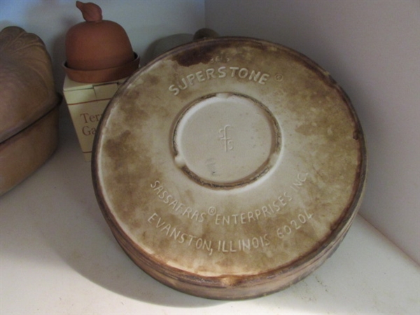 CLAY CHICKEN ROASTER, BREAD PAN WITH LID, PIE PLATE & MORE