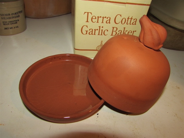 CLAY CHICKEN ROASTER, BREAD PAN WITH LID, PIE PLATE & MORE