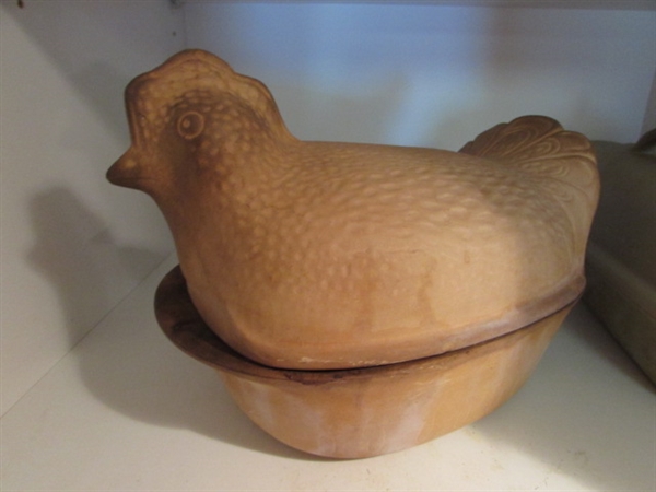 CLAY CHICKEN ROASTER, BREAD PAN WITH LID, PIE PLATE & MORE