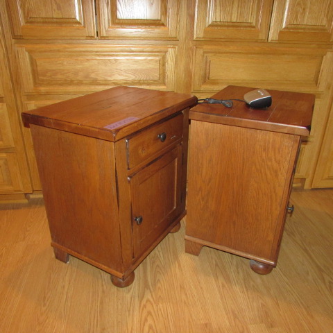 Lot Detail A Pair Of Solid Wood Broyhill Attic Heirloom Nightstands