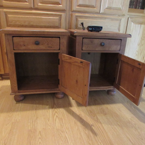 Lot Detail A Pair Of Solid Wood Broyhill Attic Heirloom Nightstands