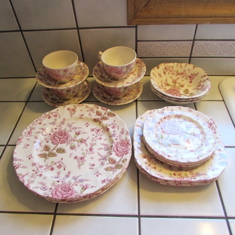 VINTAGE ROSE CHINTZ DINNERWARE