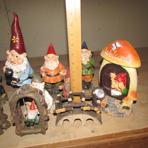 Lot Detail - GARDEN GNOMES & BEARS