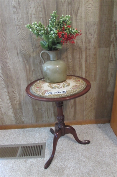 SMALL ANTIQUE MIRROR TOP TABLE