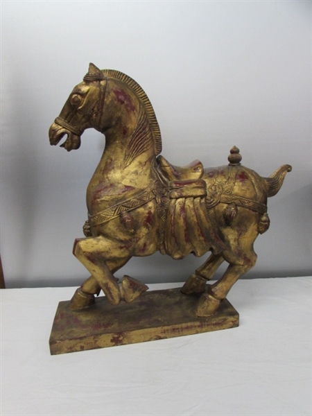 LARGE ROMAN HORSE STATUE