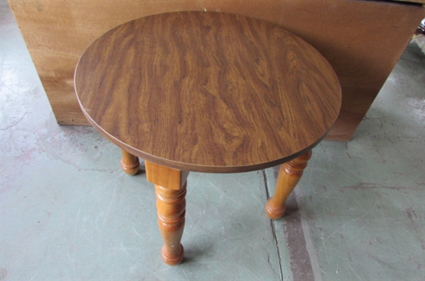 SMALL ROUND WOOD TABLE WITH TURNED LEGS