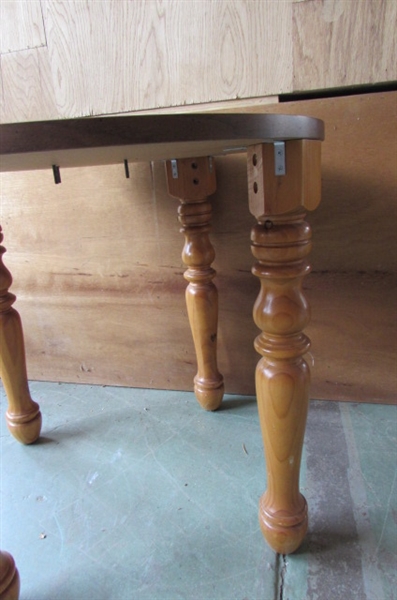 SMALL ROUND WOOD TABLE WITH TURNED LEGS