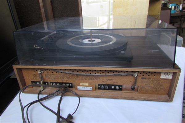 22 VENTURER TV/DVD COMBO & VINTAGE MONTGOMERY WARDS AIRLINE AM/FM STEREO 8-TRACK RECORD PLAYER