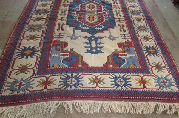 10' X 6' HANDKNOTTED WOOL AREA RUG