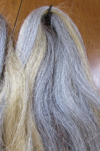 2 SHORT BLONDE WIGS, LONG BLONDE/GREY EXTRENSIONS & CARRYING CASE