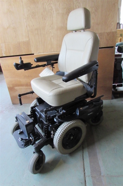 PRONTO R2 ELECTRIC WHEELCHAIR - NEEDS BATTERIES