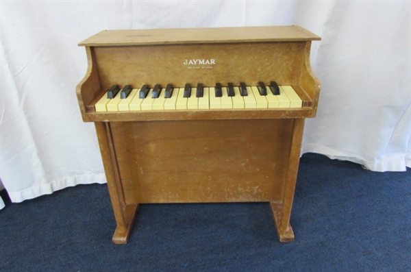 VINTAGE CHILDS MINIATURE JAYMAR PIANO