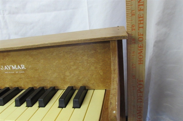 VINTAGE CHILDS MINIATURE JAYMAR PIANO