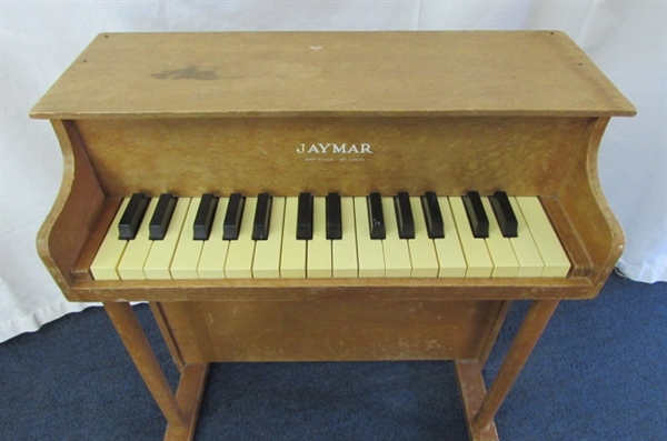 VINTAGE CHILDS MINIATURE JAYMAR PIANO