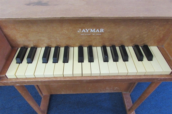 VINTAGE CHILDS MINIATURE JAYMAR PIANO