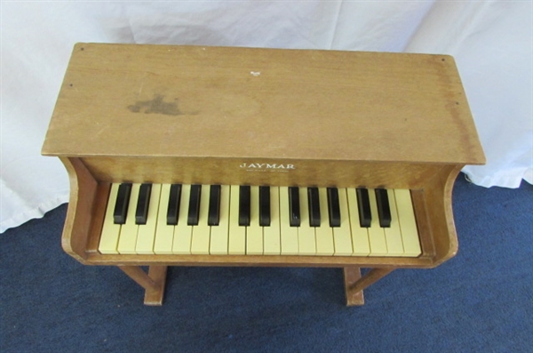 VINTAGE CHILDS MINIATURE JAYMAR PIANO