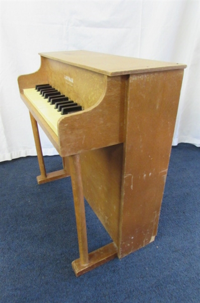 VINTAGE CHILDS MINIATURE JAYMAR PIANO