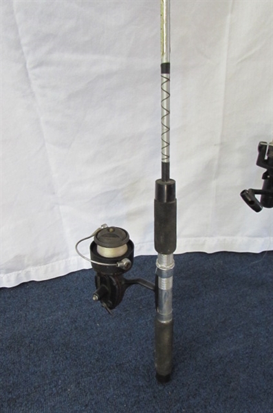 RAY JEFFERSON DEPTH FINDER & 2 FISHING POLES WITH REELS