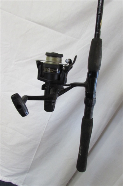 RAY JEFFERSON DEPTH FINDER & 2 FISHING POLES WITH REELS