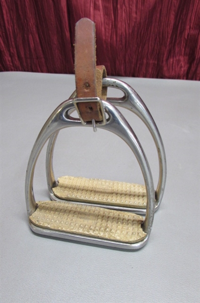 ENGLISH RIDING STIRRUPS, SPURS AND PADS *BENEFITS STABLE HANDS*