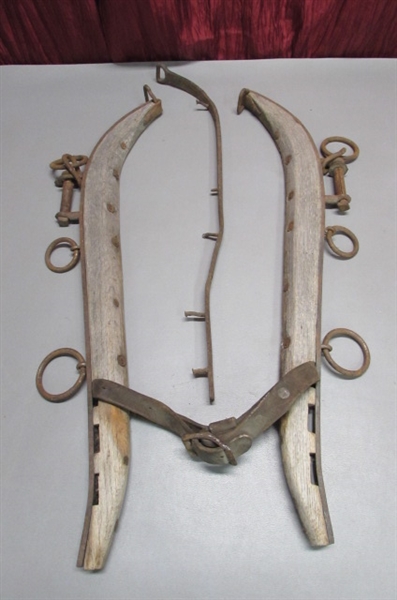 VINTAGE HORSE COLLAR HAME