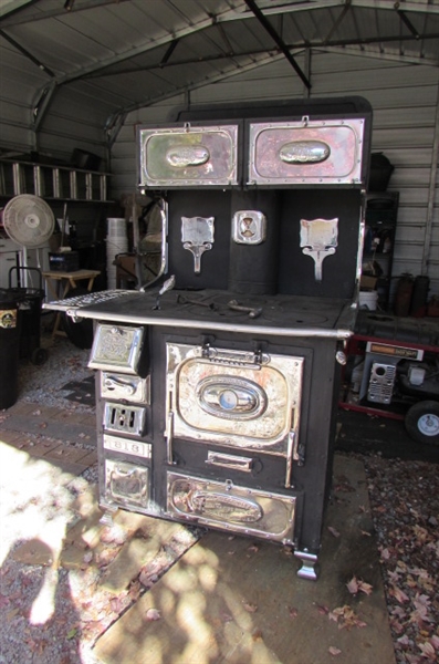 LATE 1800'S ANTIQUE WOOD/COAL BURNING COOK STOVE **OFF-SITE**RESERVE HAS BEEN MET**