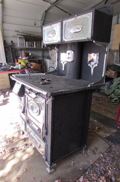 LATE 1800'S ANTIQUE WOOD/COAL BURNING COOK STOVE **OFF-SITE**RESERVE HAS BEEN MET**