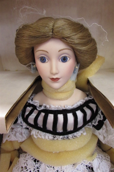 RENATA THE TALES FROM THE VIENNA WOODS MUSICAL PORCELAIN DOLL *SNIP*