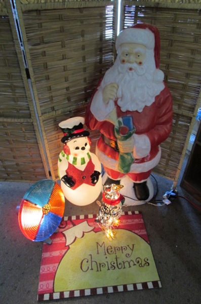 LARGE OUTDOOR/INDOOR CHRISTMAS DISPLAY