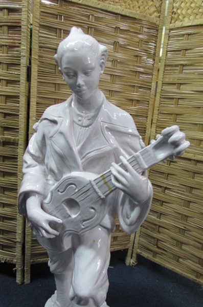 ITALIAN MOTTAHEDEH DESIGN STATUE - MAN WITH GUITAR
