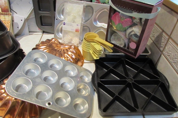 BAKING PANS, MUFFIN TINS AND MORE