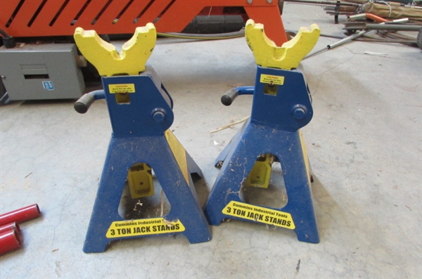 HUSKY 3-TON FLOOR JACK, JACK STANDS & HYDRAULIC BOTTLE JACK